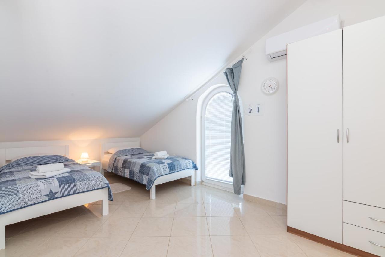 Apartment Mimoza 5, Baska, Krk Kültér fotó
