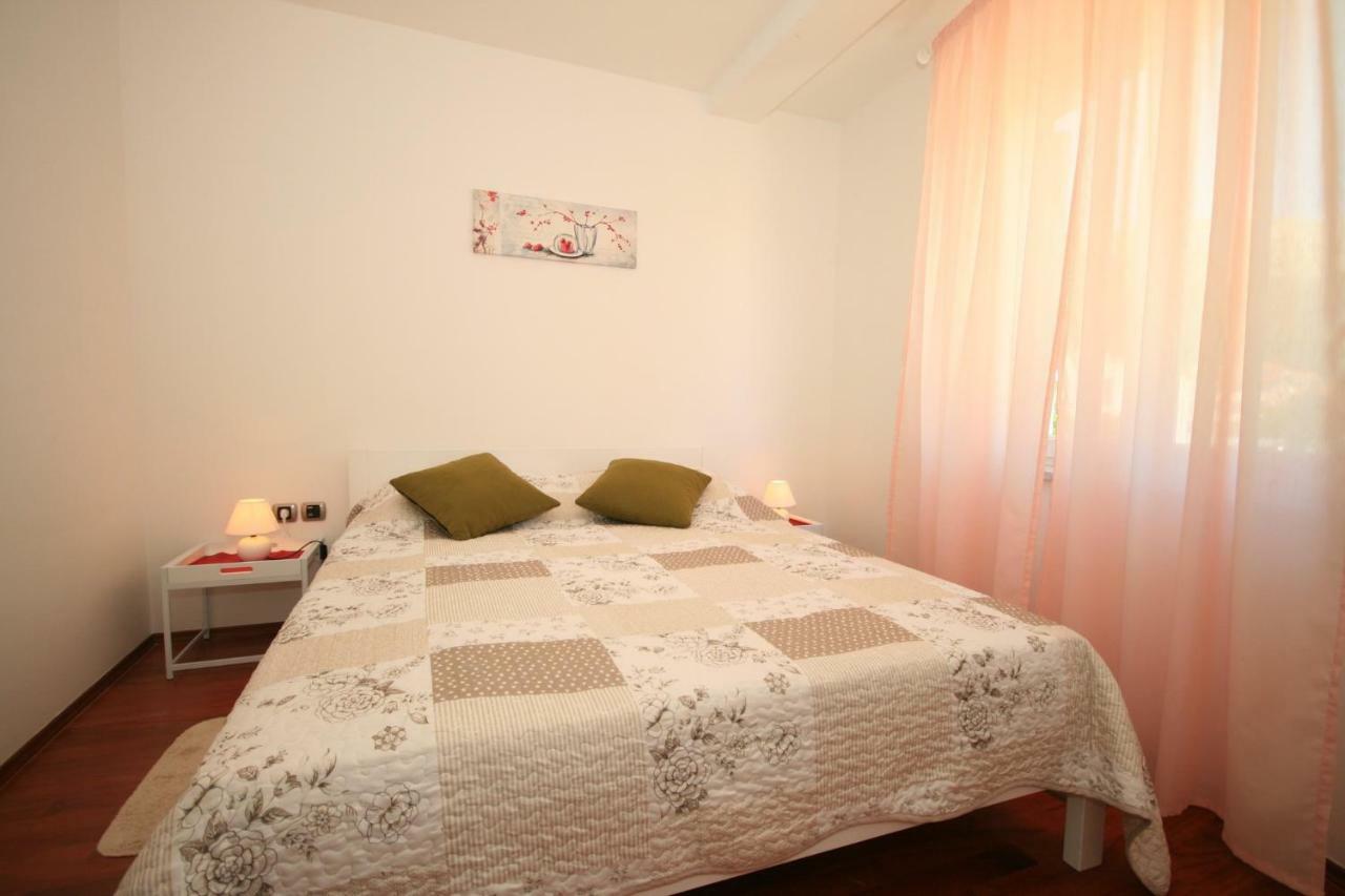 Apartment Mimoza 5, Baska, Krk Kültér fotó